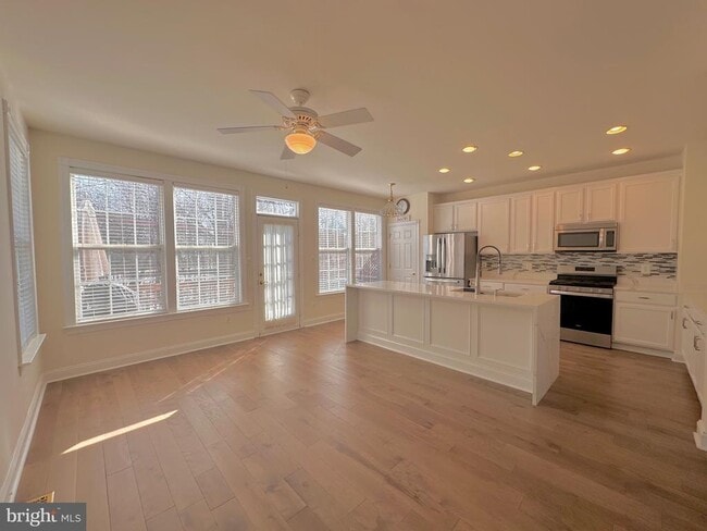 Building Photo - 21354 Shady Wood Terrace