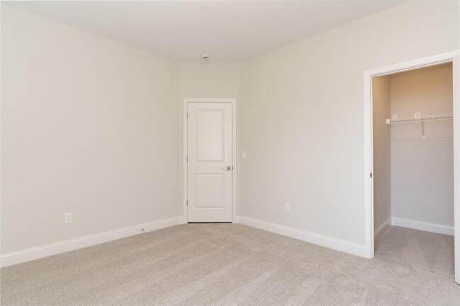 Building Photo - 5852 Stillwater Ln