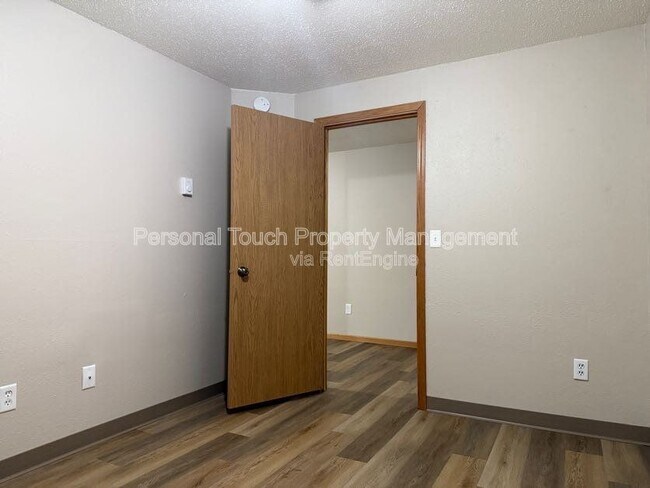 Building Photo - 2736-33 1/2 33 1/2 Ave S