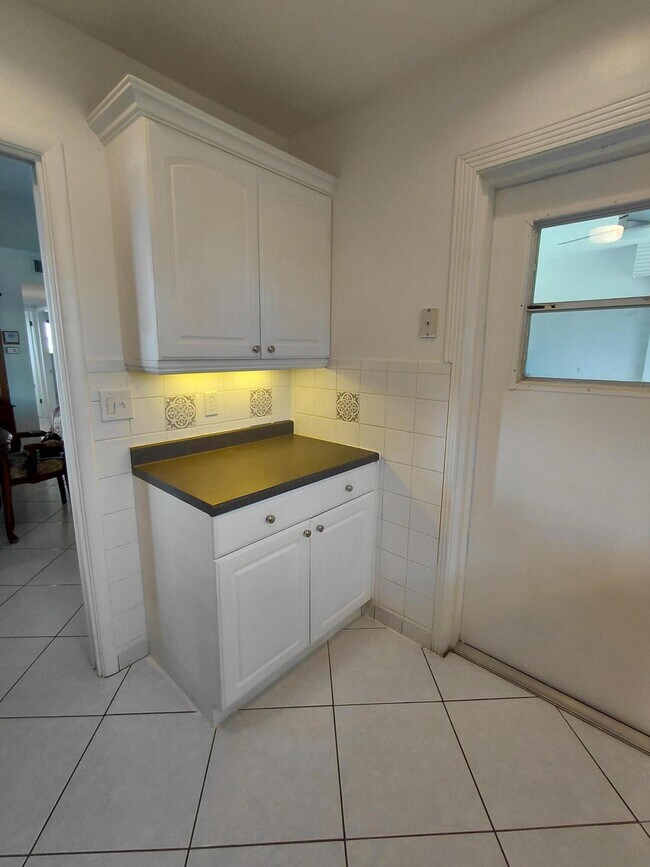 Building Photo - 5300 Washington St