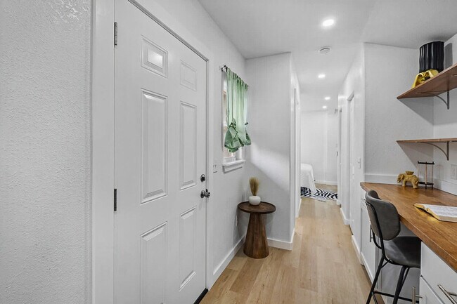 Building Photo - 403 E Roller Ave