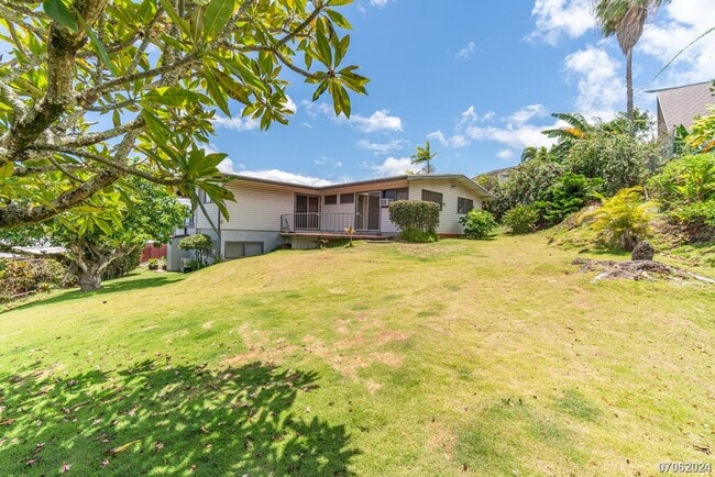 Building Photo - Rarely Available 3BA/2BA/2 Pkg SF in Aiea ...