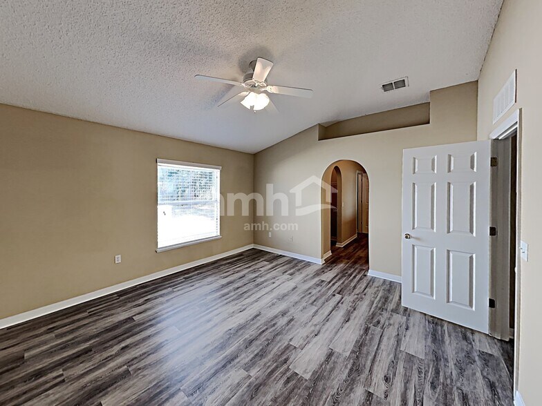 Building Photo - 3122 Rogers Ave