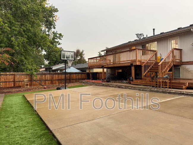 Building Photo - 12996 E Florida Dr