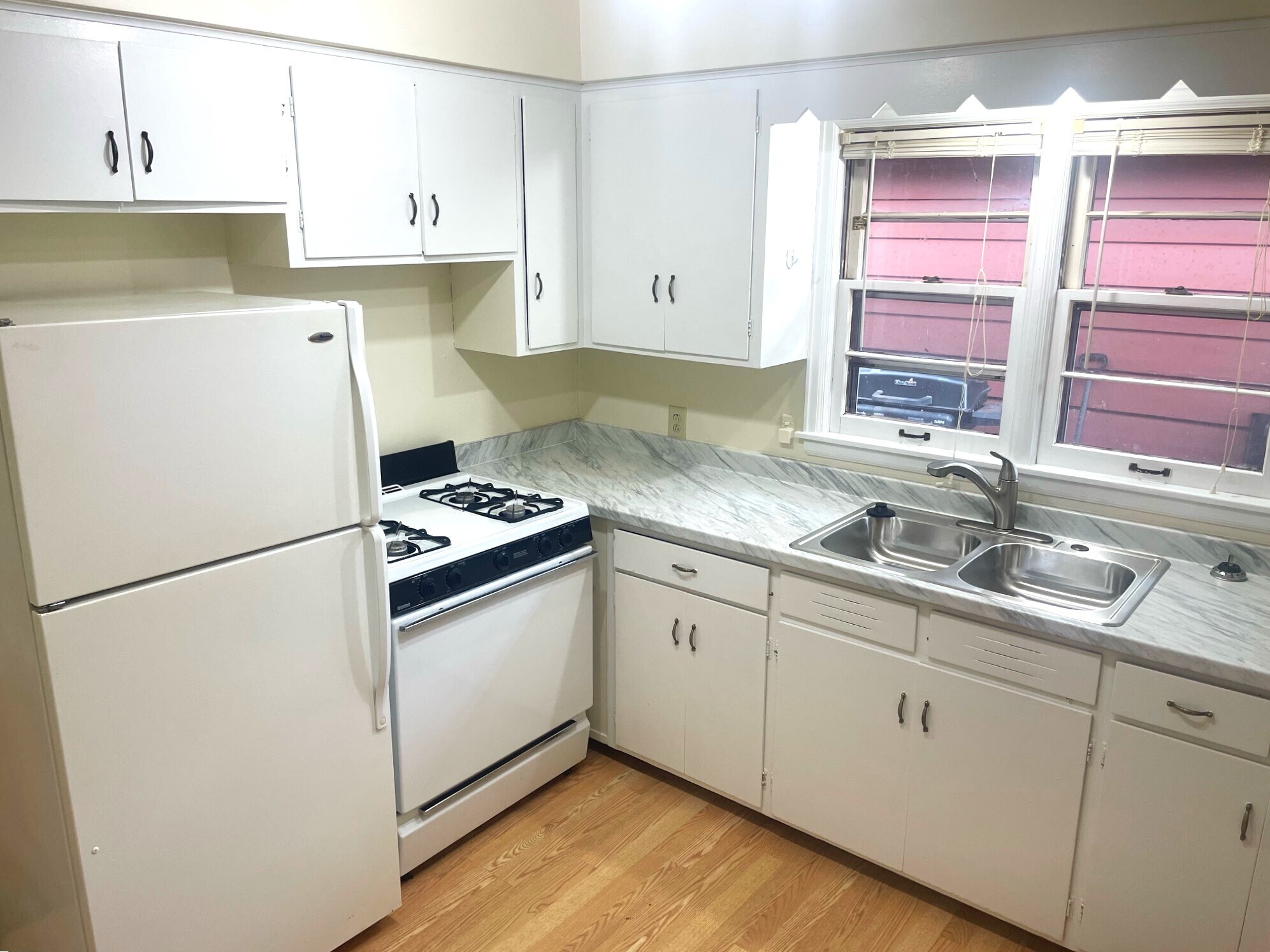 Building Photo - 409 Palomino Ln