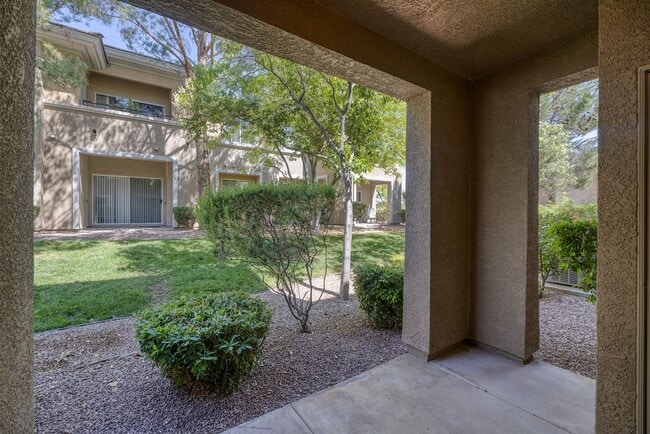 Building Photo - SUMMERLIN 1ST FLOOR - 2 BEDROOM + Den W/ 3...