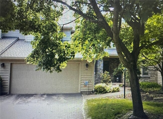 Primary Photo - 48 Colonial Cir