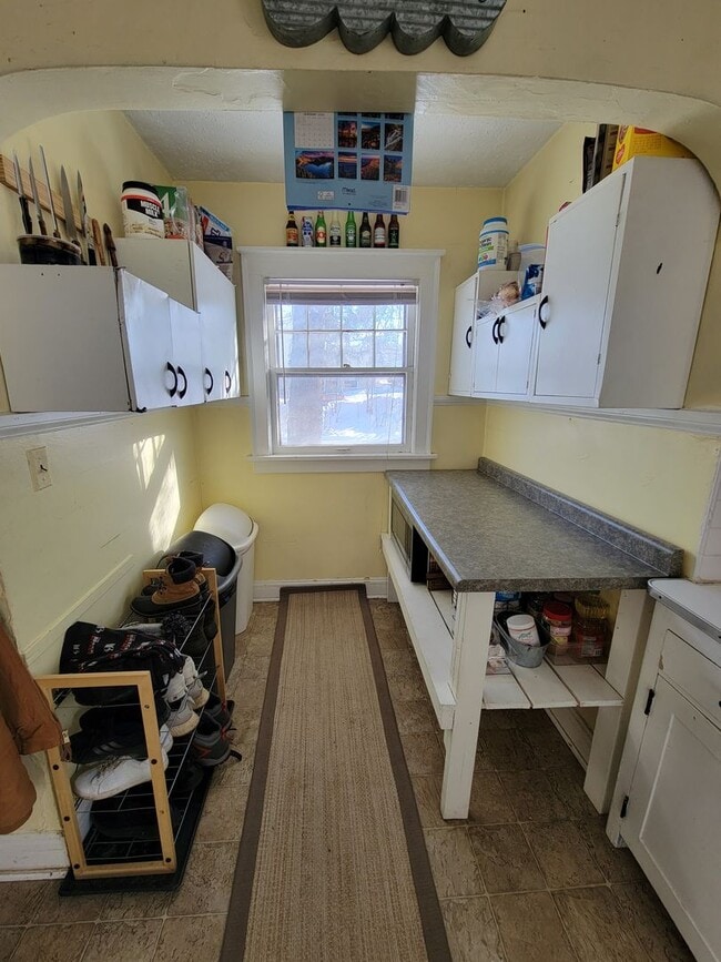 Building Photo - AVAILABLE JUNE 1st 2026 - 3 Bed 2 Bath Spacious Home near Campus