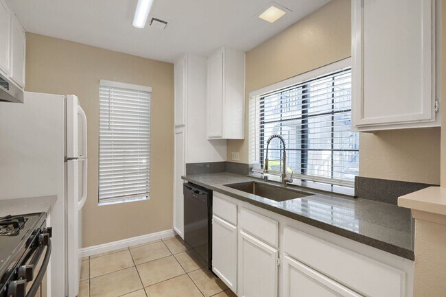 Building Photo - 4860 Nara Vista Way