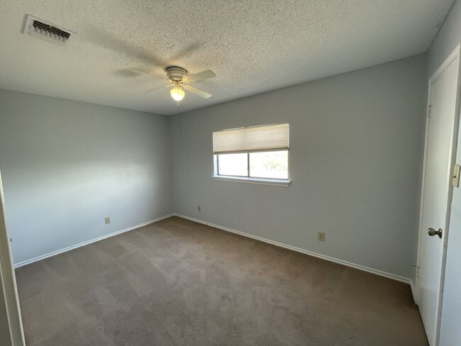 Building Photo - Converse 4 bedroom 2.5 bath 2334 sqft with...