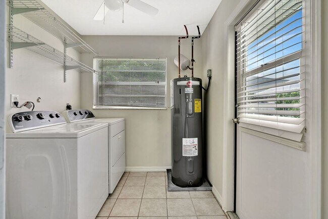 Building Photo - Beachside Bliss in Hobe Sound – Move-In Ready with Room to Roam!