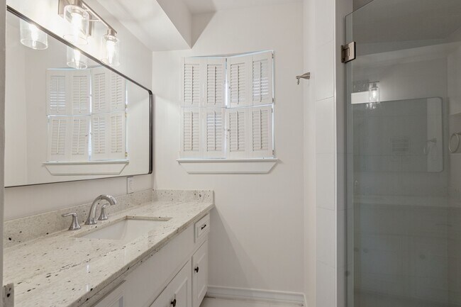 Building Photo - 5647 Lymbar Dr