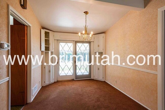 Building Photo - 2630 Lincoln Ln