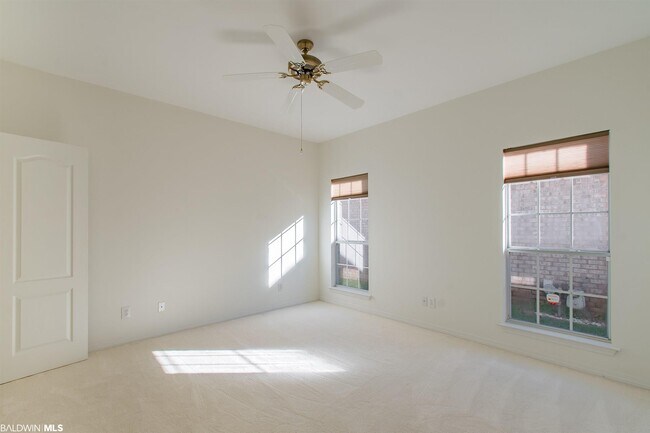 Building Photo - 117 Club Dr