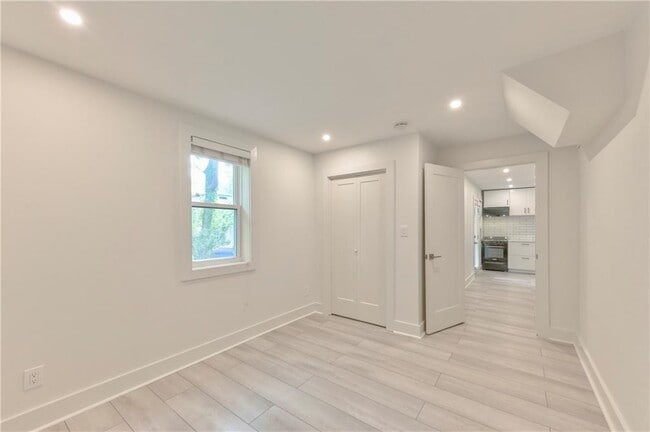 Building Photo - 109 Wyman St SE