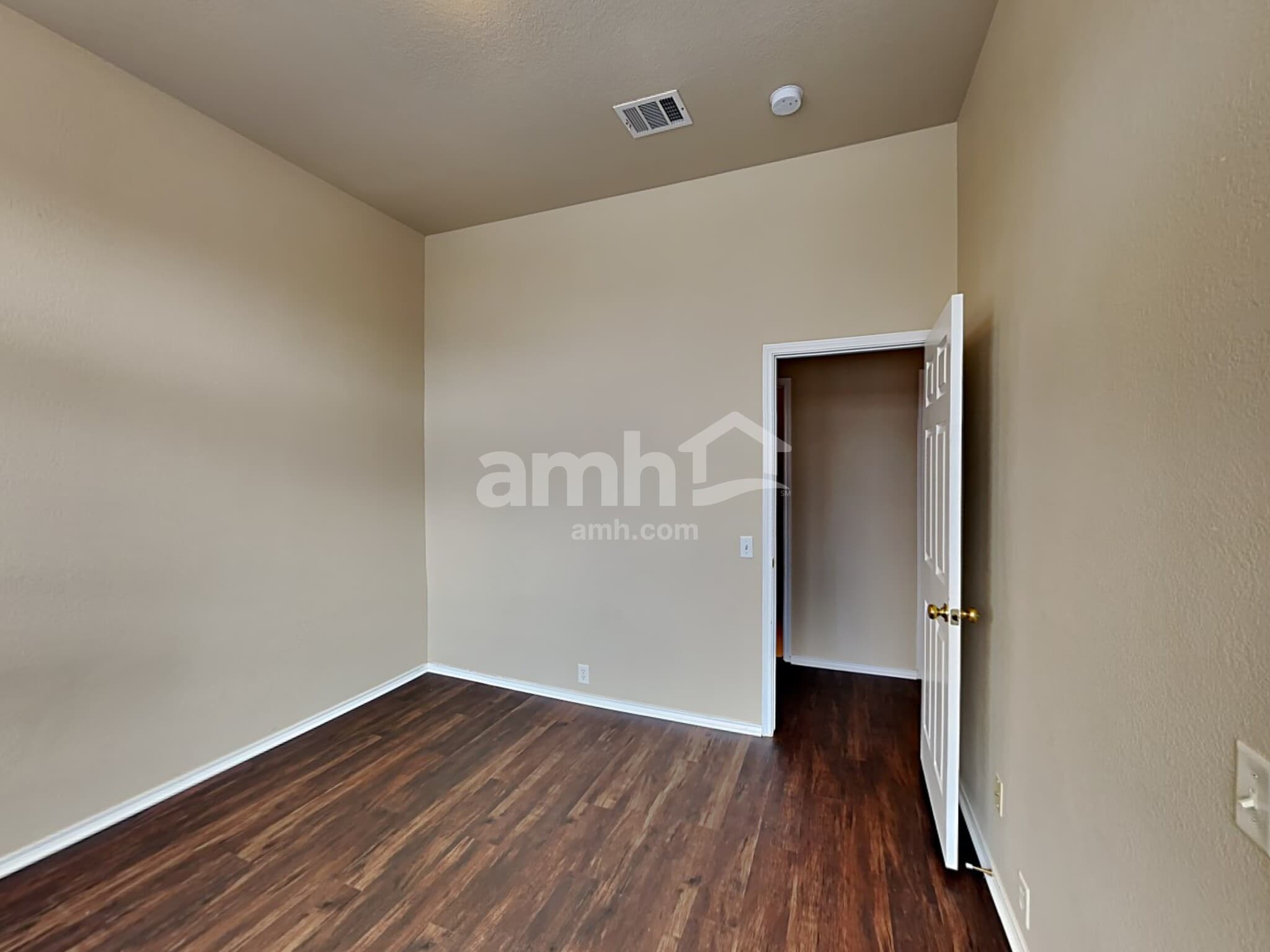 Building Photo - 2910 Saint Jude Dr