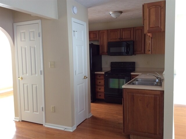 Building Photo - 6685 Wimbledon Dr