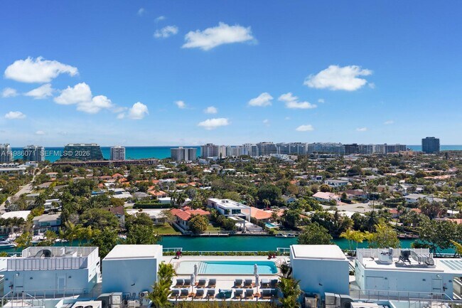 Building Photo - 9221 E Bay Harbor Dr