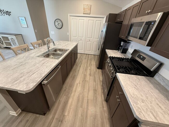 Building Photo - Fully Furnished, 3 Bed, 2 Bath, Turnkey ANNUAL Lease in the Village of Lake Denham