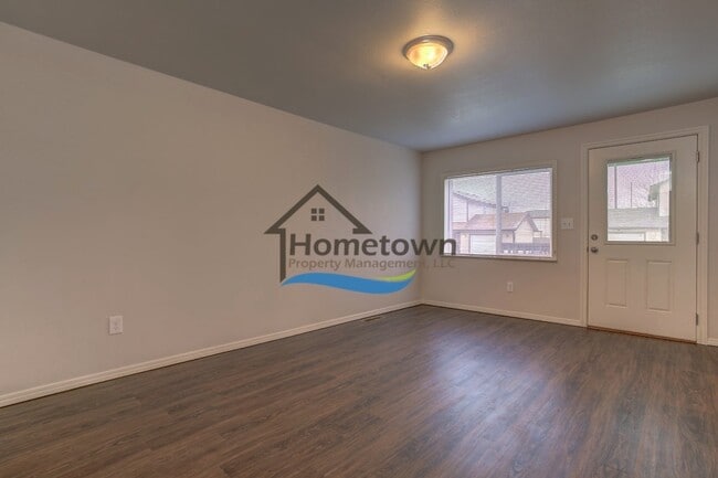 Building Photo - 3 Bed 1 Bath Coeur D'Alene Home with Single Car Garage!