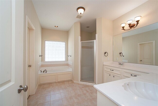 Building Photo - 93 Wick Willow Dr