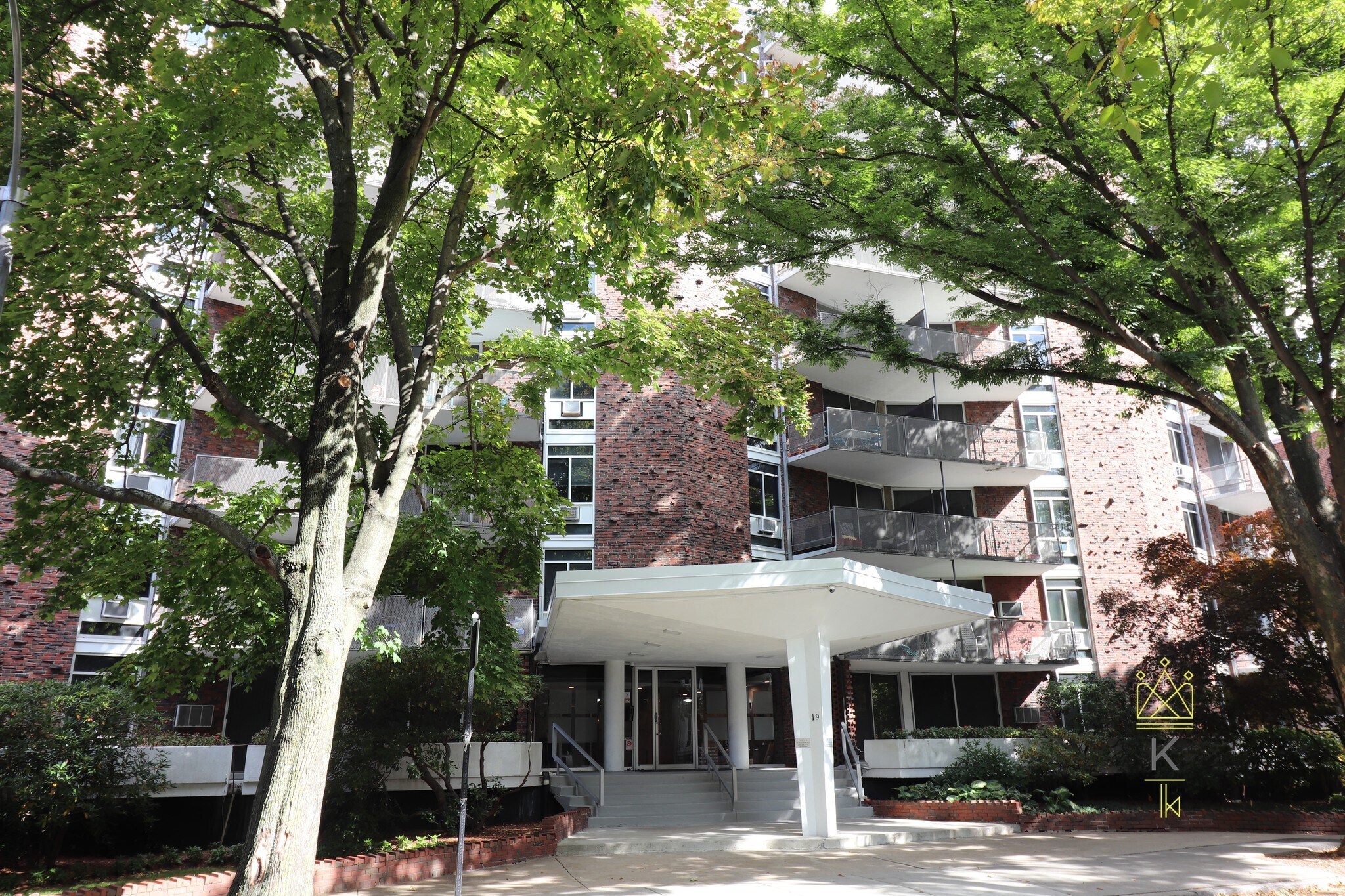 Building Photo - 19 Winchester St