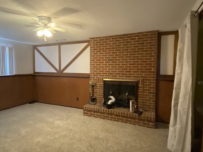 Building Photo - Nokomis - 4 Bedroom