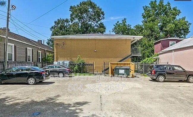 Building Photo - 1118 Monroe St