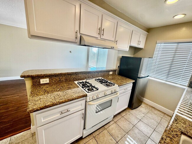 Building Photo - Updated 2nd Floor Corner Unit -3425 E. 15t...