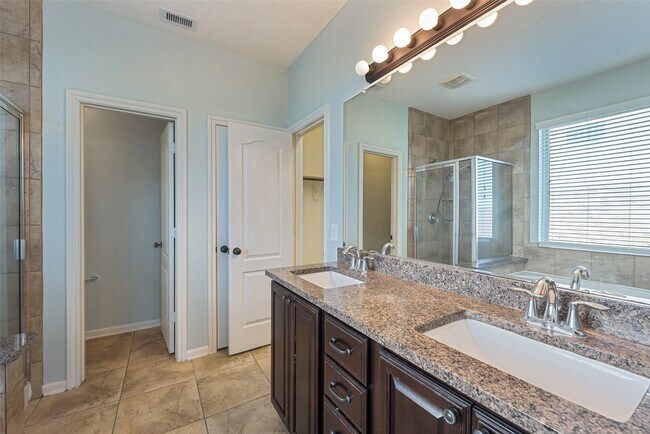 Building Photo - 204 Echo Brook Ln