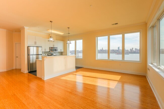 Building Photo - 2/Bedroom 2/Full bath - Panoramic Views - Best Location In Edgewater