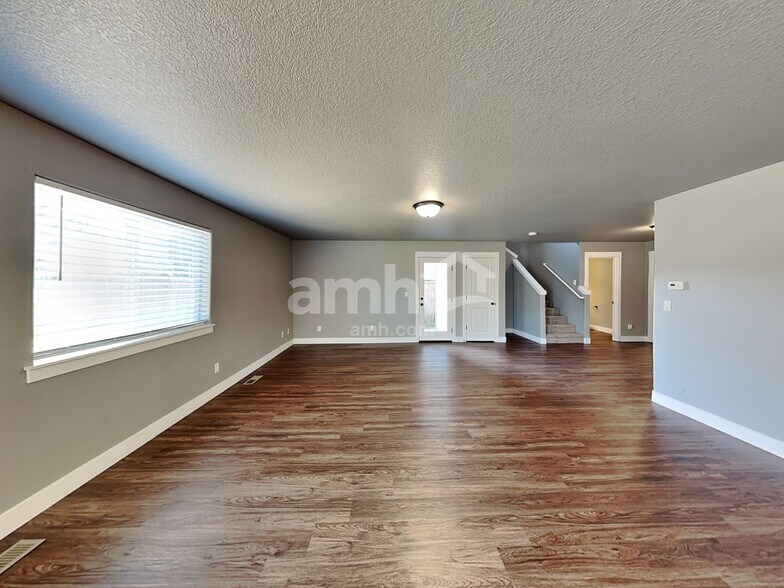 Building Photo - 480 Tulip Ave