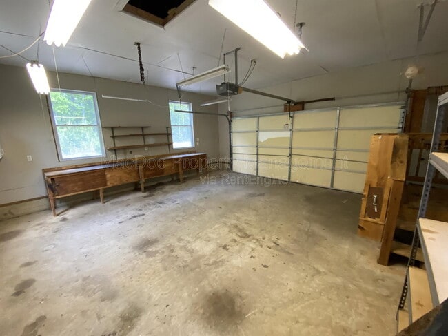 Building Photo - 10207 Battlefield Dr