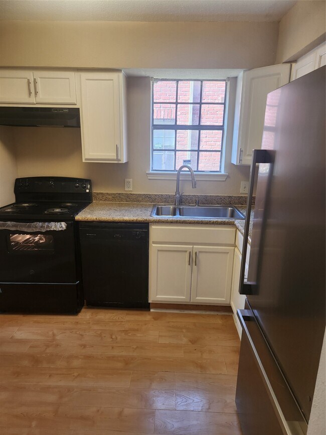 Building Photo - 12500 Sandpiper Dr