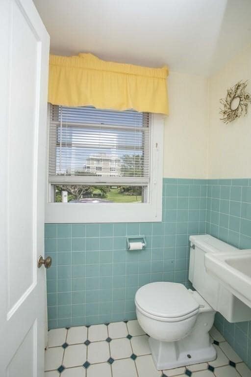 Building Photo - 63 Glades Rd