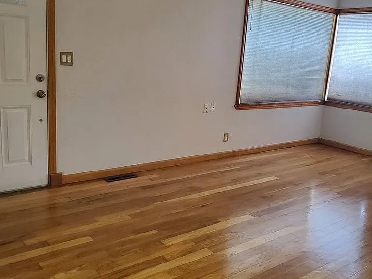 Building Photo - 224 E Graves Rd