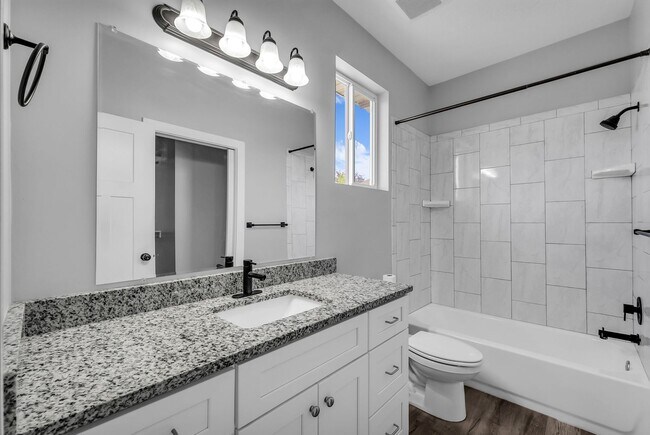 Building Photo - Beautiful 2020 Layton Home with High Ceilings & Modern Finishes