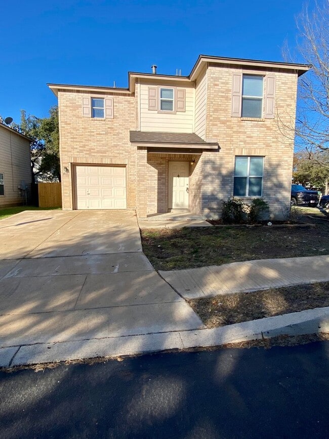 Building Photo - Beautiful 4 Bedroom