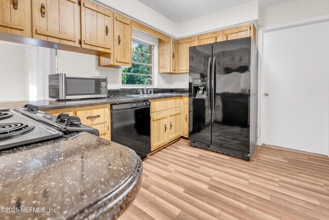 Building Photo - 8717 Pinon Dr