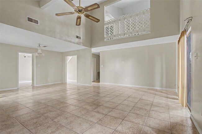 Building Photo - 13119 Hollowcreek Park Dr