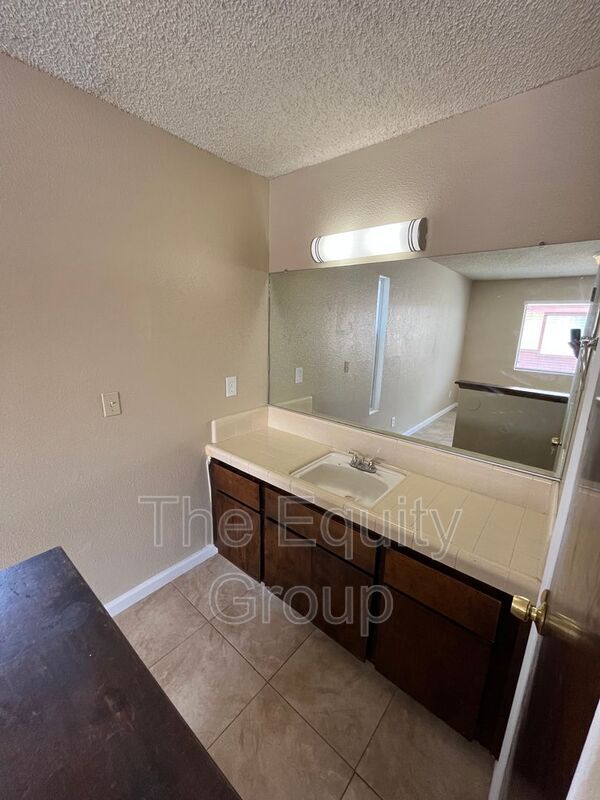 Building Photo - 826 N Williford Dr