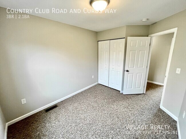 Building Photo - 705 Country Club Rd