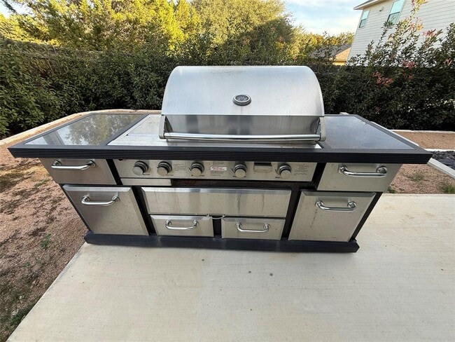 Building Photo - 410 Summit Ridge Dr N