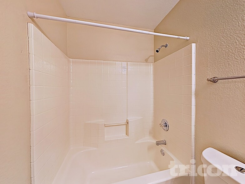 Building Photo - 1584 Sandhurst Dr