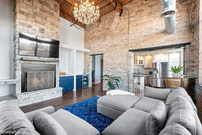 Building Photo - 1259 N Wood St