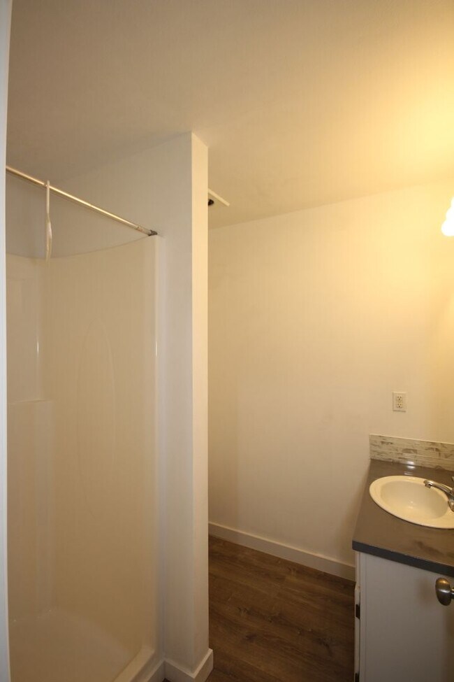 Building Photo - Updated Tacoma Home with Spacious Layout & Fully Fenced Yard