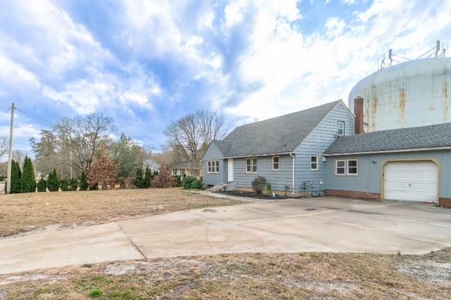 Building Photo - 104 Geissinger Ave