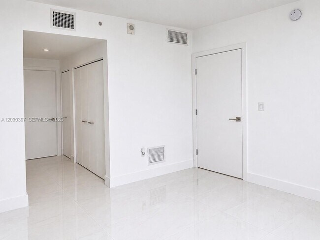 Building Photo - 301 Altara Ave