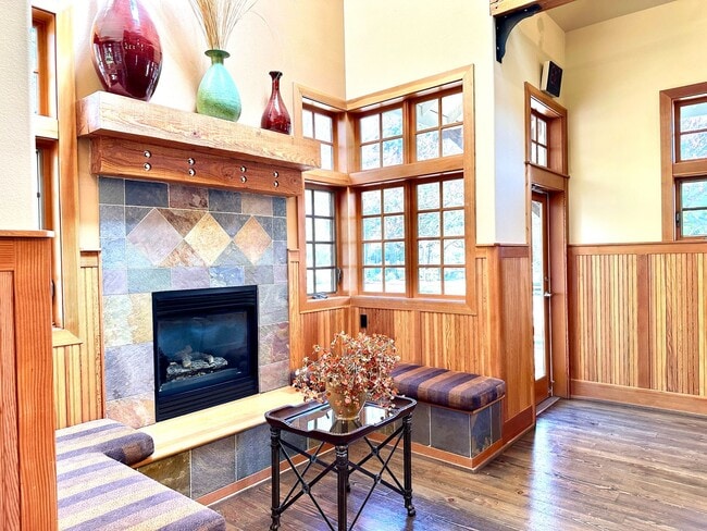 Building Photo - 3bd/2.5ba Sammamish Townhouse