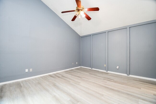 Building Photo - 12015 Osage Park Dr